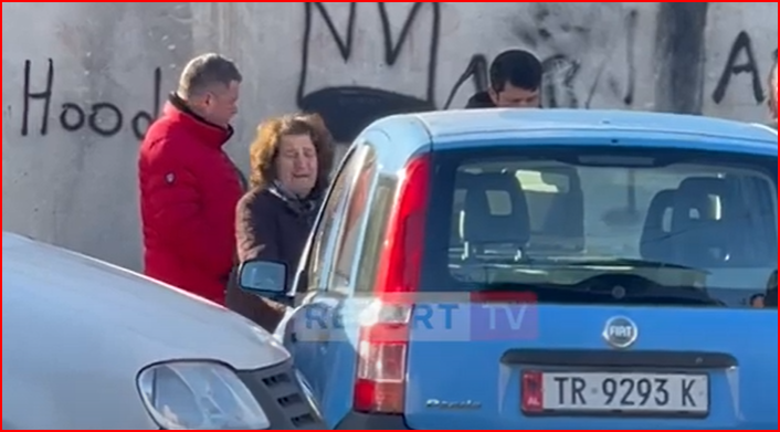 KRIMI NË SHKOZË/ Vrasja e 37-vjeçares, momenti kur tezja shpërthen në lot (VIDEO)