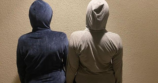 “MË PREKËN GJITHANDEJ”/ Historia TRONDITËSE e 2 të rejave iraniane, torturat në qeli: Disa vajzave u hoqën mitrën
