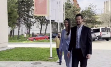 E PAZAKONTË/ Kandidati për president në Mal të Zi harron ID, kthehet në shtëpi ndërsa gruaja...