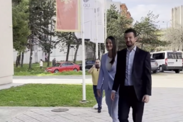 E PAZAKONTË/ Kandidati për president në Mal të Zi harron ID, kthehet në shtëpi ndërsa gruaja…