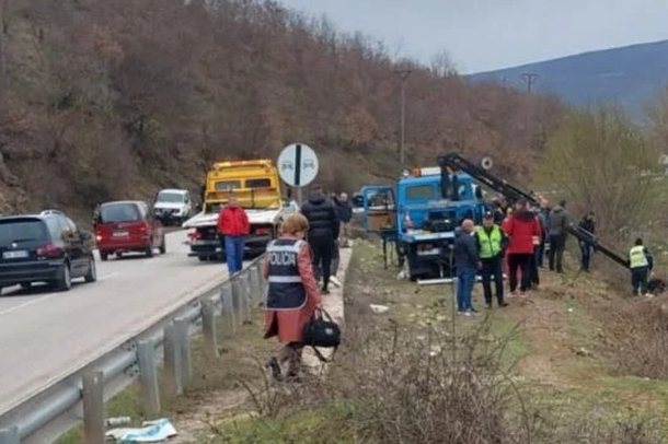 DETAJE TË RËNDA/ Aksidenti në Librazhd, makina prej mbrëmjes në përrua, u zbulua vetëm në mëngjes