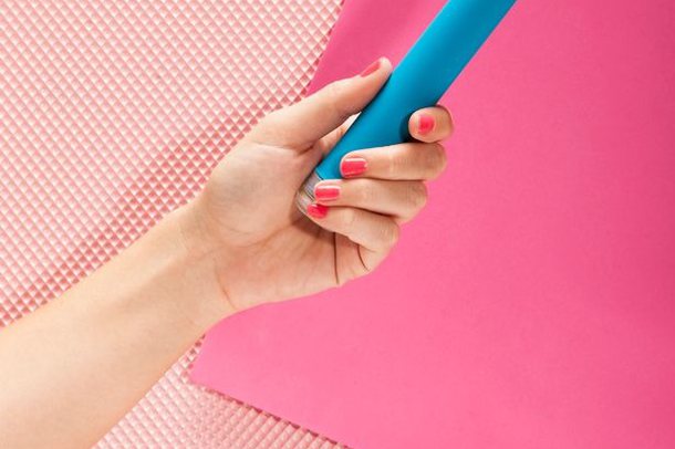 “SHERR” MES DY SHOQEVE TË DHOMËS/ Ndërhyn dhe policia, gjithçka për një… vibrator