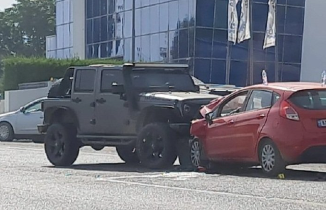SULMOHET SËRISH ERIS ÇEKANI/ E përplasin me “Hummer” dhe e kërcënojnë, më parë i vunë GPS në mjet