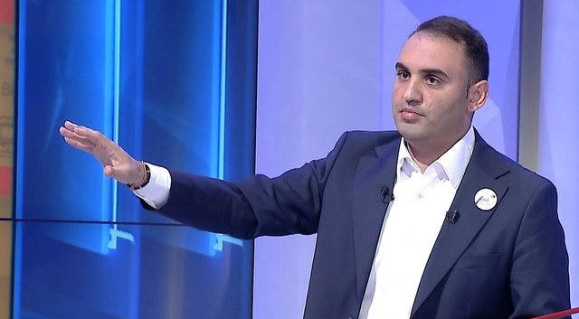 FUSHATA/ Këlliçi PREMTON ujë 14 orë në ditë jo 24: Është gjëja më e lehtë në botë