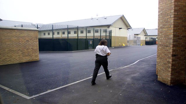 NË PRITJE TË DËBIMIT/ Shqiptarët në Angli arratisen nga qendra azilantëve