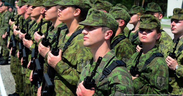 FRIKË NGA RUSIA/ Letonia nën armë, qeveria rikthen shërbimin e detyrueshëm ushtarak