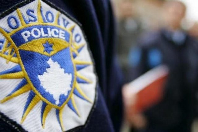 “I LËNË MBISHKRIMIN UÇK NË BANESË”/ Shënohet një tjetër incident në Kosovë, reagon Policia