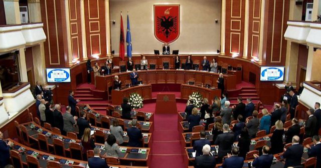 VENDE TË LIRA NË KUVEND/ Dy kandidatë për deputetë refuzojnë mandatin në Parlament. Emrat e rinj që futen