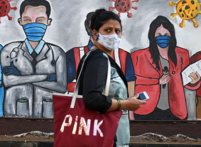 ÇFARË PO NDODH? India nuk ka shpëtuar ende nga Covid, rikthehen maskat