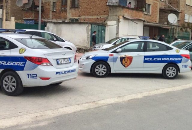 E PËSON KEQ/ I maskuar dhe me kallashnikov bastisi firmën e ndërtimit, arrestohet 32-vjeçari në Vlorë