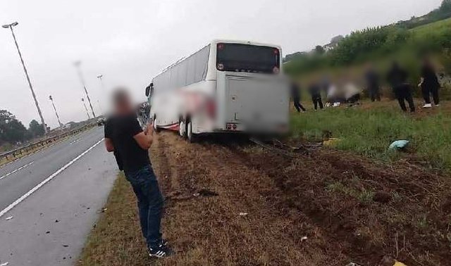 AKSIDENT I RËNDË NË BULQIZË/ Autobusi me nxënës të shkollës profesionale të minierës del nga rruga, 5 në spital
