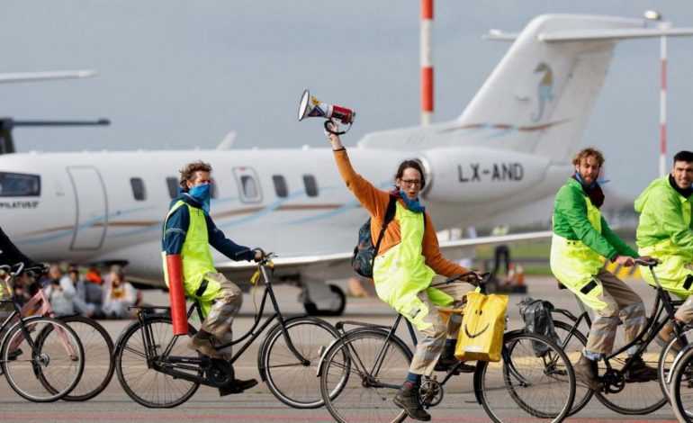 KUNDËR NDOTJES SË MJEDISIT/ Amsterdami ndalon avionët privatë dhe fluturimet e natës