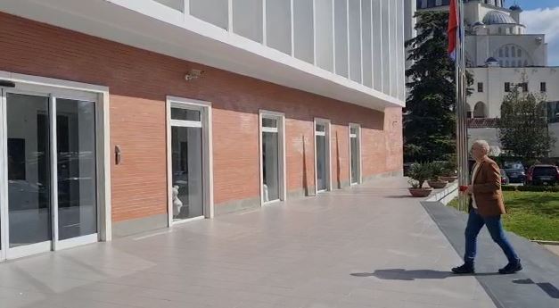 ZGJEDHJET E 14 MAJIT/ Meta i shkon në zyrë Berishës