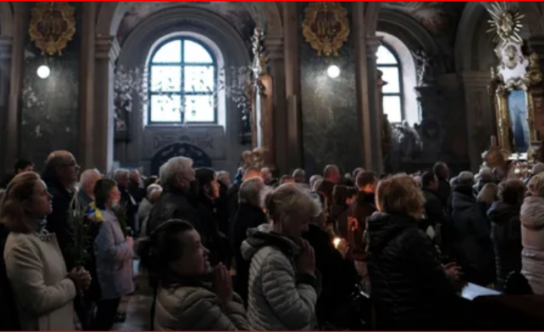 PËRGJAKEN PASHKËT NË UKRAINË/ Rusët godasin kishën në Donetsk, një i vdekur
