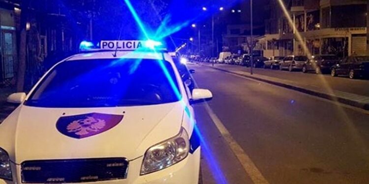 DETAJET/ Aksion antidrogë nga deti dhe toka në Vlorë e Fier, në Darëzezë gjendet një skaf dhe një furgon