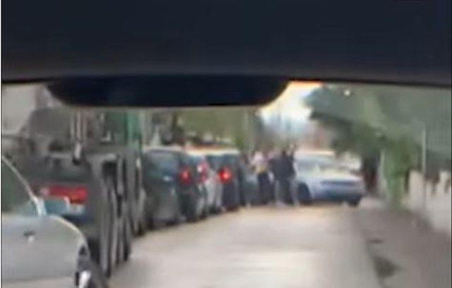 DALIN PAMJET/ Babë e bir rrahin 32-vjeçarin pas përplasjes së dy makinave në Tiranë (VIDEO)