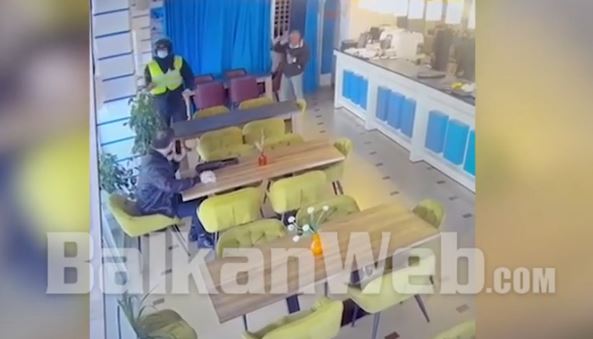 DALIN PAMJET/ Vrasja e biznesmit në Shëngjin, autori afrohet dhe qëllon drejt Ardian Nikulajt