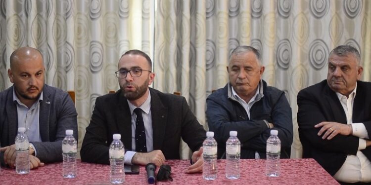 BARDHI NË VAUN E DEJËS/ Del kundër kandidates së Alibeajt, mbështet Zef Hilën të zgjedhurin e Berishës
