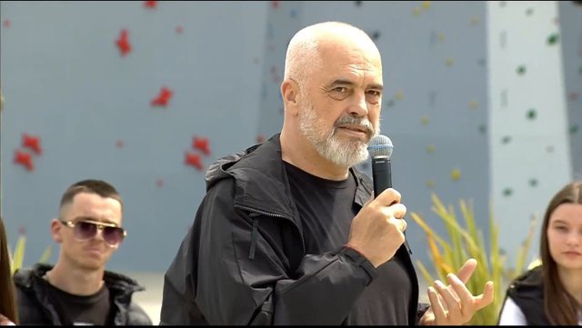 FLET NGA DURRËSI/ “Në fletën e votimit është Like Floriri, nuk është Baca”, Rama: E duan bashkinë tuaj për të luftuar qeverinë e Tiranës