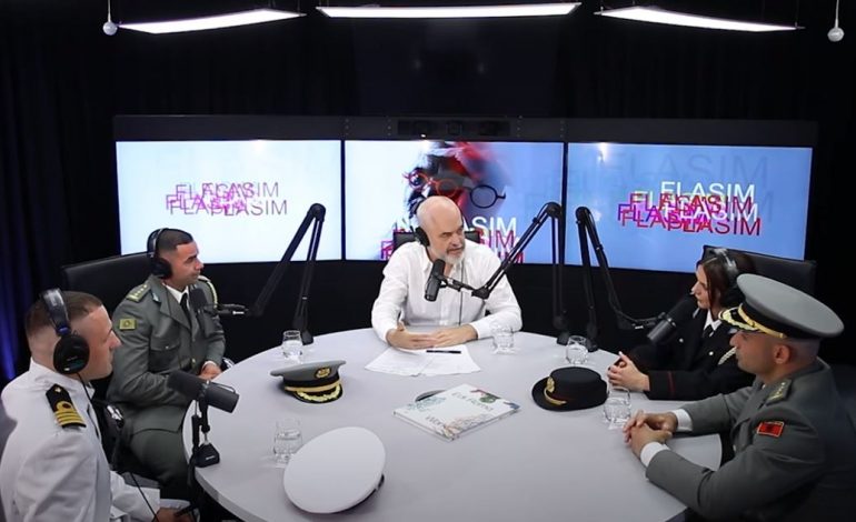 “FLASIM”/ Rama nis Podcastin me sportistët elitarë. Batuta dhe pyetje serioze (VIDEO)