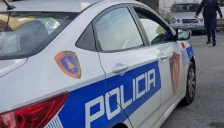 QËLLUAN ME ARMË DREJT MAKINËS SË BASHKËMOSHATARIT/ Në kërkim dy 19-vjeçarë në Skrapar