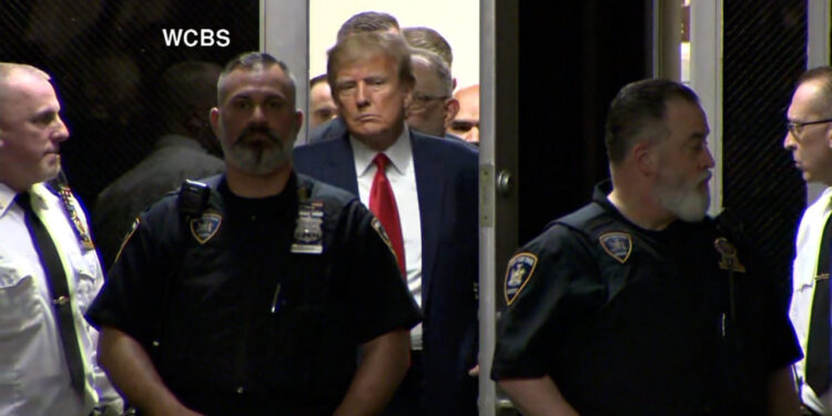 Ish-presidentit të SHBA i komunikohen 34 akuza, Trump deklarohet i pafajshëm
