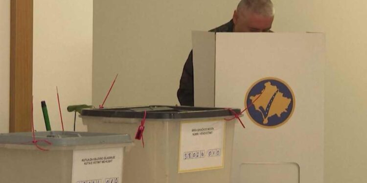ZGJEDHJET/ Pjesëmarrje e ulët, serbët bojkotojnë procesin në 4 komunat në Veri