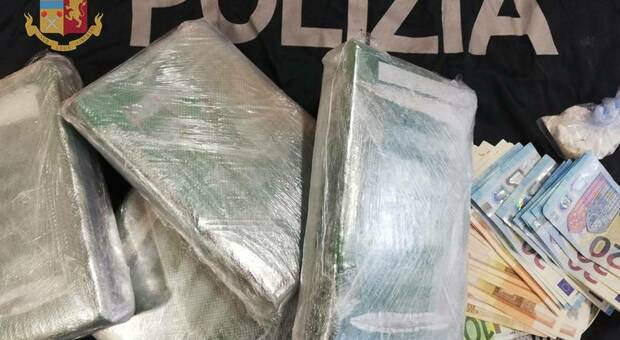 AKSIONI/ Me mbi 5 kg kokainë dhe 40 mijë euro cash, arrestohet 30-vjeçari shqiptar në Itali