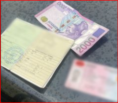 E PËSOJNË KEQ/ Tentuan të korruptonin policinë me kartëmonedha 2000 lekëshe, dy të arrestuar në Tiranë