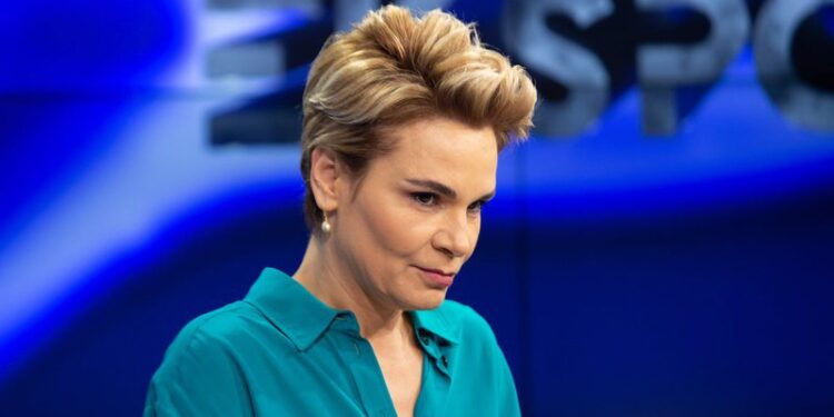 “EDHE BABAIN TIM NË VARR TA HETOJNË”/ Kryemadhi shpërthen e revoltuar: Fëmija im po hetohet nga SPAK…?