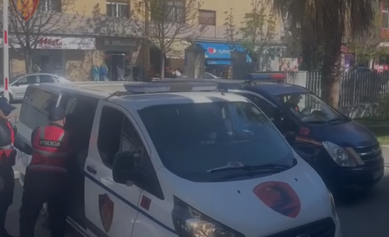 GODITEN DY GRUPE KRIMINALE QË SHPËRNDANIN DROGË NË DURRËS E SUKTH/ 8 në pranga. Sekuestrohen doza kokaine e mjete luksoze