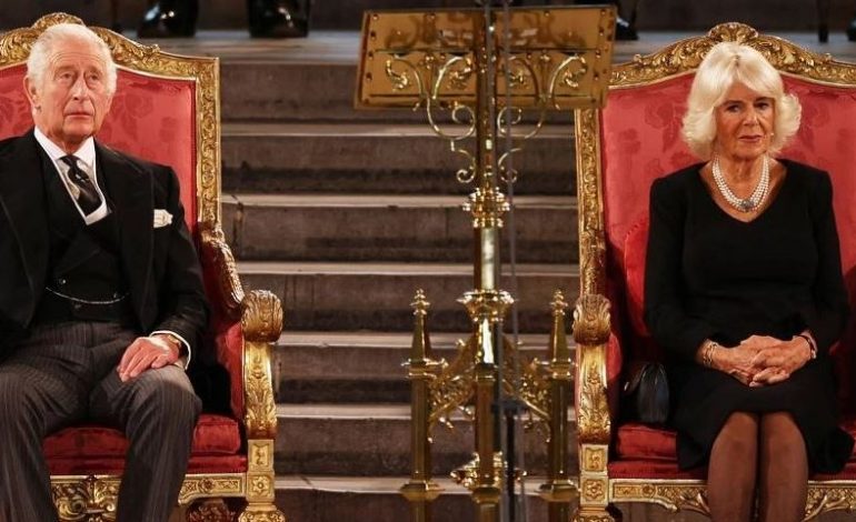 NGA BIZHUTERI DERI TE KARROCAT/ Të gjitha detajet e kurorëzimit të Mbretit Charles