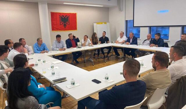 DO RIKTHEHET? Themelohet Dega e PD në New York: Përshëndet nga Tirana Lulzim Basha