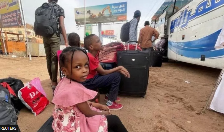 LUFTA NË SUDAN/ Palët bien dakord për armëpushim 72 orësh. Të larguarit: Ne po shikojmë vetëm vdekje…