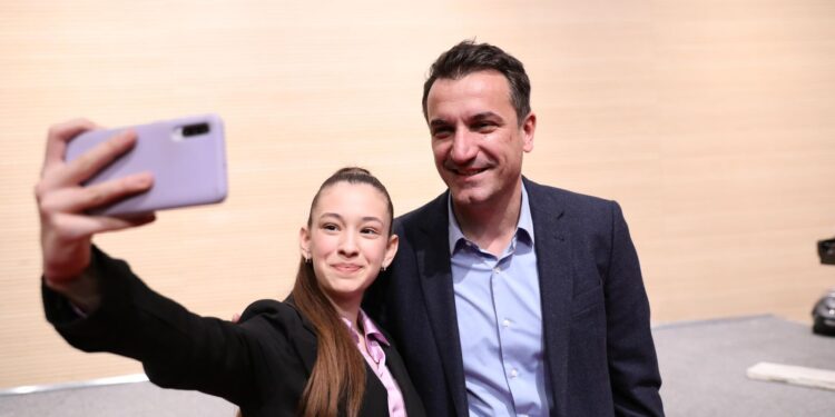“DUHET TË…”/ Veliaj: Beteja jonë është me dy vjetërsira, që duan ta çojnë Shqipërinë mbrapa