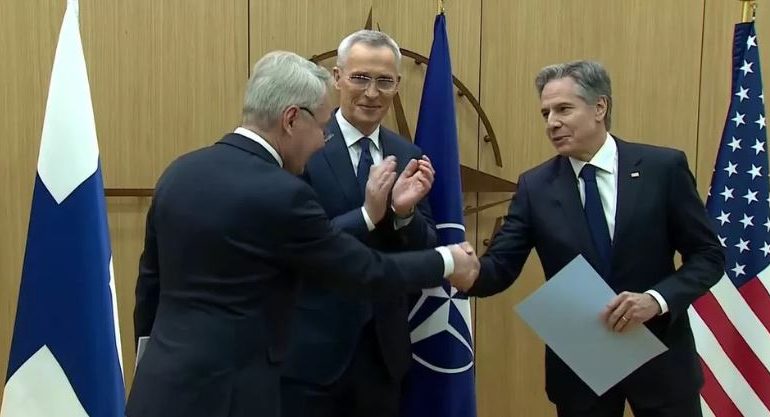 74-VJET ALENACË/ Finlanda zyrtarisht pjesë e NATO-s
