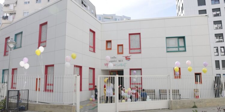 “KEI”/ Kopshti më i ri në kryeqytet, mirëpret 220 fëmijë, Veliaj: Së shpejti do…