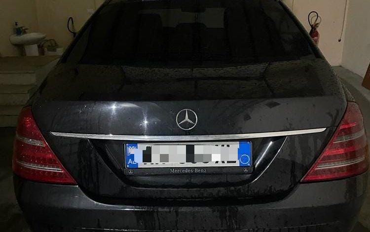E PËSON KEQ/ U kap me “Benz”-in plot me kanabis në Morinë, si ra në pranga i riu nga Tirana