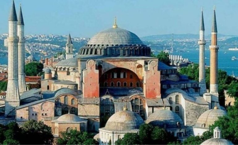 “NJERIU I DUHUR”/ Spoti parazgjedhor i Erdoganit jehonë edhe shndërrimit të Hagia Sophia në xhami