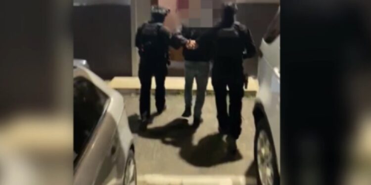 “DO TË VRASIM TY DHE FAMILJEN”/ Kërcënuan biznesmenin që fitoi tenderin, tre të arrestuar (DETAJET+EMRAT)