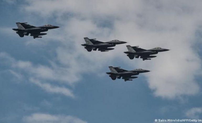 LUFTA/ Polonia dërgon 14 avionë luftarakë në Ukrainë