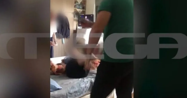 “ULU DHE MOS FOL”/ Pamje të rënda, djali rreh brutalisht nënën dhe babain e moshuar