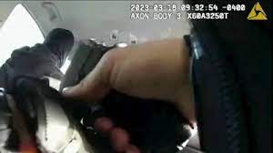 E RËNDË NË SHBA! I mituri qëllohet pesë herë me armë zjarri nga polici në makinë