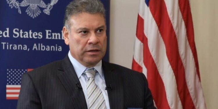 ZBARDHET AXHENDA/ Escobar nesër mbërrin në Shqipëri. Ja me kë do takohet i dërguari special i SHBA