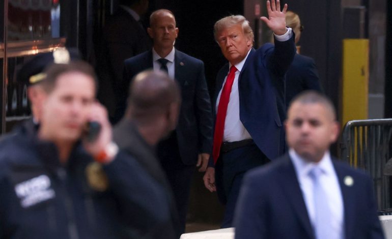 GJYQI NDAJ TRUMP/ Gjyqtari ndalon përdorimin e pajisjeve dixhitale në sallë