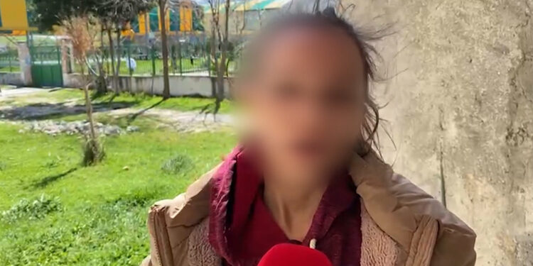 “JE KËLLIRË, TË KALL DATËN”/ Me zërin duke u dridhur, flet 9-vjeçarja: Mësuesja më godiste…