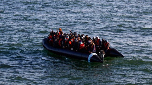 EMRAT/ Dërgonin emigrantë në Britani, 4 shqiptarët dhe irlandezi dalin para gjykatës