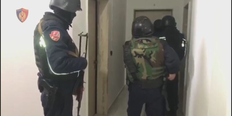 DETAJET E REJA/ Vrasja në Don Bosko, kontrolle në 22 banesa, të larguar dhe verifikime përmes ADN