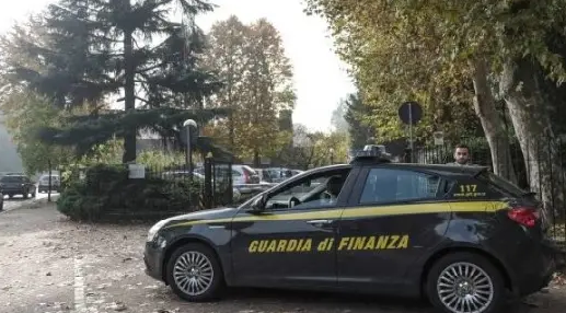 KISHIN FSHEHUR KOKAINË DHE EURO BRENDA JASTËKUT/ Arrestohen dy shqiptarë në Itali