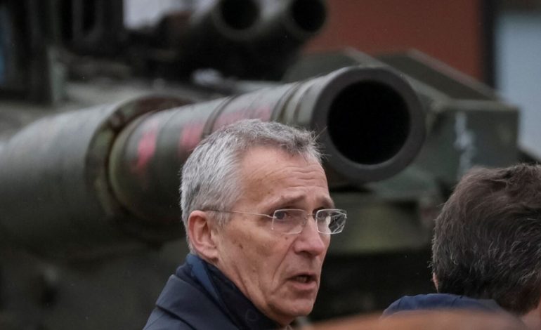 PËR HERË TË PARË PAS LUFTE/ Shefi i NATO-s viziton Ukrainën